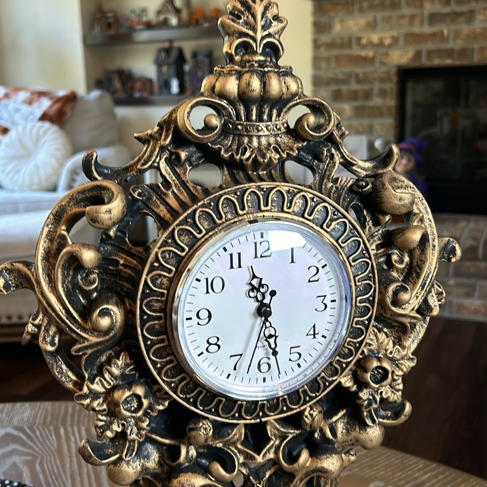 NEW! LARGE Vintage Inspired Gothic Baroque 
Ornate Skull Mantel Tabletop Clock - Picture 2 of 10